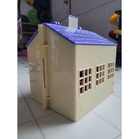 Peppa Pig Deluxe School House Toy With Peppa George Mama Pig Dada Pig 2003 Used - Picture 3 of 3